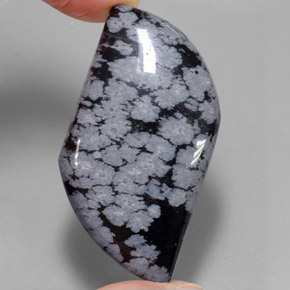 49,62 ctw natürlicher schwarzer Schneeflockenobsidian, Fantasieschliff, Lichtundurchlässig