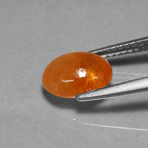 3,15 ctw natürlicher orangefarbener Spessartin, Oval Schliff, Lichtdurchlässig