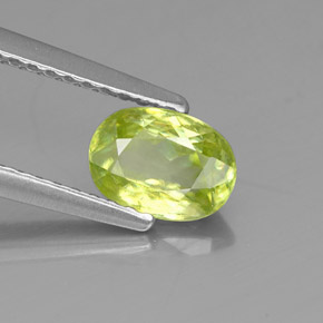 0,84 ctw natürlicher grüner Sphen, Oval Schliff, VS