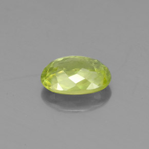 0,84 ctw natürlicher grüner Sphen, Oval Schliff, VS