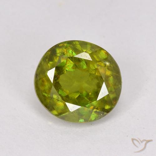 0.95ct Natürlicher Warmes Waldgrün Sphene, Oval, VS-SI