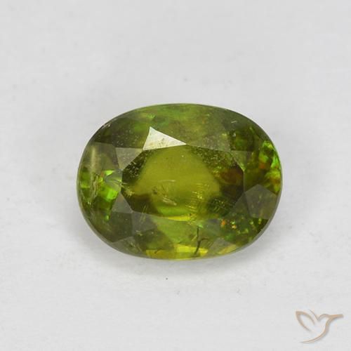 0.83ct Natürlicher Warmes Erdgrün Sphene, Oval, VS-SI