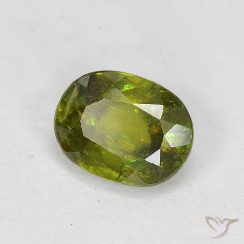 9,17 ctw natürlicher Warmes Erdgrün Sphene, Oval, VS-SI