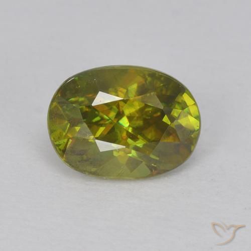 0.73ct Natürlicher Mittel-Dunkelgrün Sphene, Oval, VVS-VS