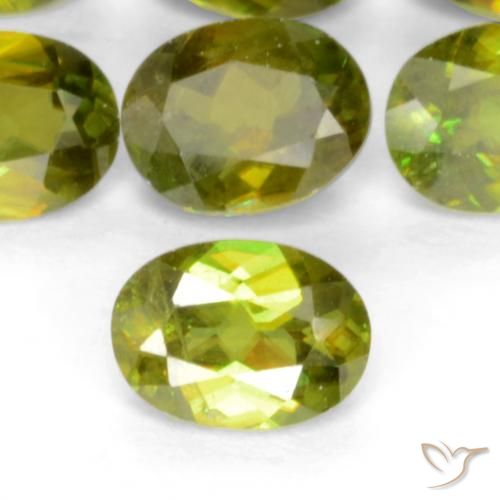 0.45ct Natürlicher Warmes Waldgrün Sphene, Oval, VS-SI