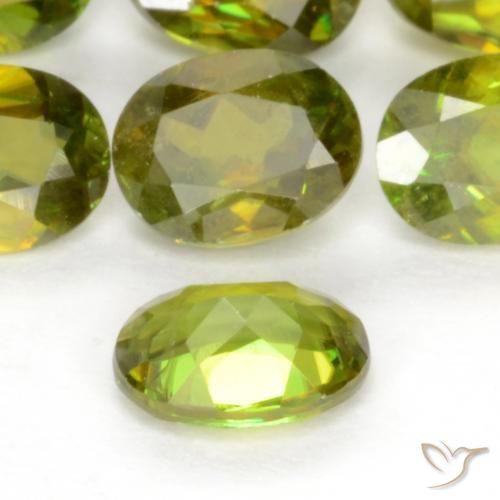 9,17 ctw natürlicher Warmes Waldgrün Sphene, Oval, VS-SI