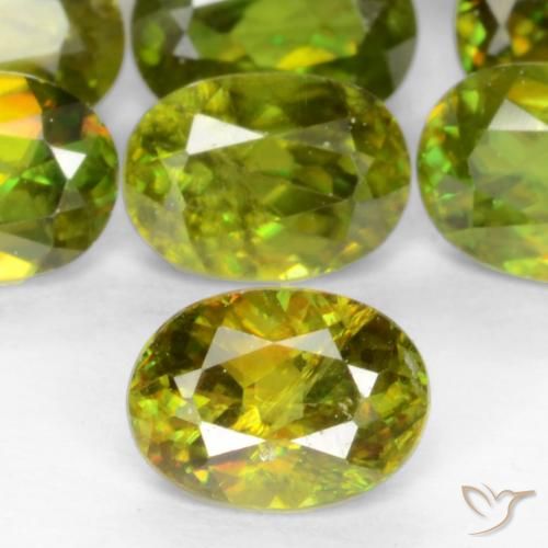 0.49ct Natürlicher Mittelgrün Sphene, Oval, VS-SI