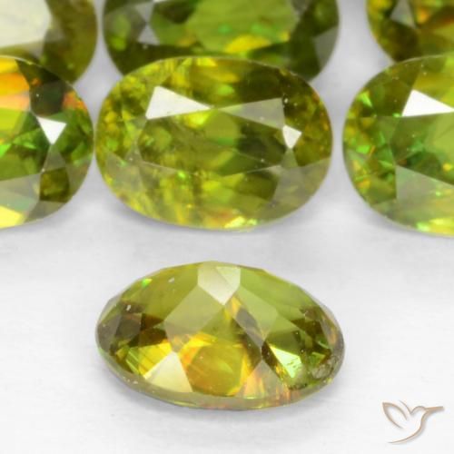 9,17 ctw natürlicher Mittelgrün Sphene, Oval, VS-SI