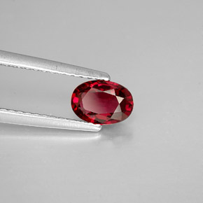 0,70 ctw natürlicher roter Spinell, Oval Schliff, VS