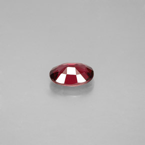 0,70 ctw natürlicher roter Spinell, Oval Schliff, VS