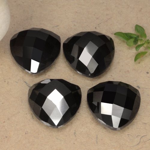 17.01ctw Natürlicher Schwarz Spinell, Trillion, Lichtundurchlässig, Photo A