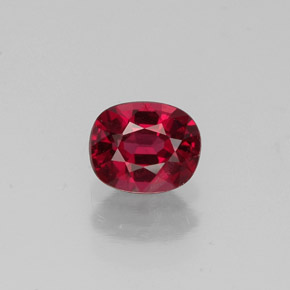 0,56 ctw natürlicher roter Spinell, Oval Schliff, VS-SI