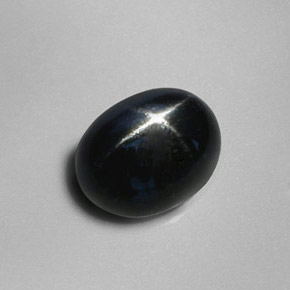 2,88 ctw natürlicher schwarzer Stern-Diopsid, Oval Schliff, Lichtundurchlässig