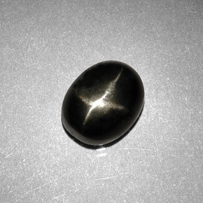 2,63 ctw natürlicher schwarzer Stern-Diopsid, Oval Schliff, Lichtundurchlässig