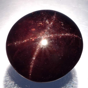 21,50 ctw natürlicher schwarzer Stern-Granat, Oval Schliff, Lichtundurchlässig