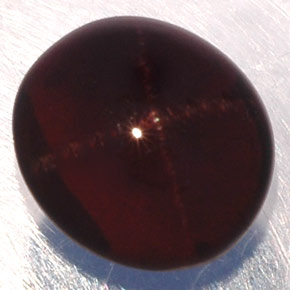 3,81 ctw natürlicher schwarzer Stern-Granat, Oval Schliff, Lichtdurchlässig