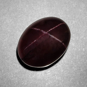 9,76 ctw natürlicher roter Stern-Granat, Oval Schliff, Lichtundurchlässig