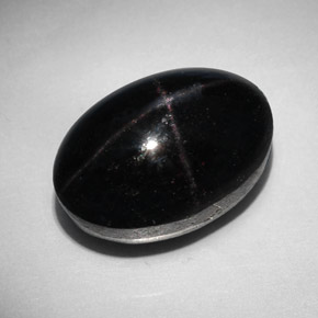31,96 ctw natürlicher schwarzer Stern-Granat, Oval Schliff, Lichtundurchlässig