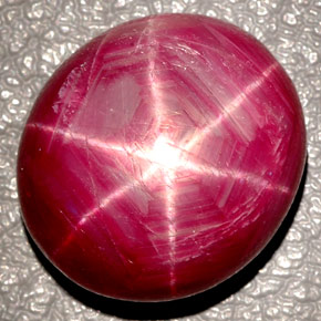 27,00 ctw natürlicher roter Stern-Rubin, Oval Schliff, Lichtundurchlässig