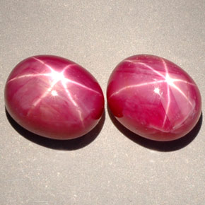  ct natürliche Lilaisch-rot Sternrubin-Edelsteine, Oval Schliff, Lichtundurchlässig