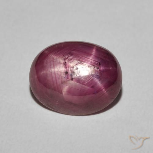 4.38ct Natürlicher rötlich-lila Sternrubin, Oval, Lichtundurchlässig