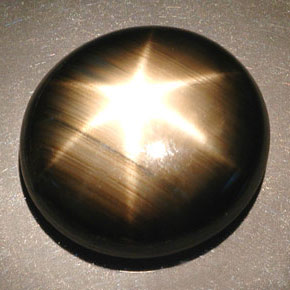 55,93 ctw natürlicher schwarzer Stern-Saphir, Oval Schliff, Lichtundurchlässig