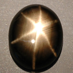5,25 ctw natürlicher schwarzer Stern-Saphir, Oval Schliff, Lichtundurchlässig