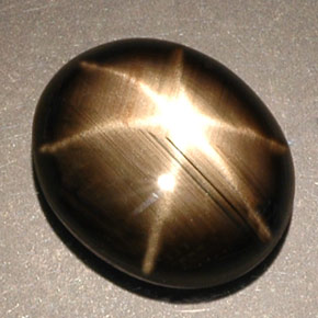 5,25 ctw natürlicher schwarzer Stern-Saphir, Oval Schliff, Lichtundurchlässig