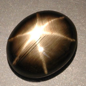5,25 ctw natürlicher schwarzer Stern-Saphir, Oval Schliff, Lichtundurchlässig