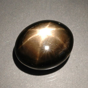 8,56 ctw natürlicher schwarzer Stern-Saphir, Oval Schliff, Lichtundurchlässig