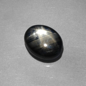 1,98 ctw natürlicher schwarzer Stern-Saphir, Oval Schliff, Lichtundurchlässig