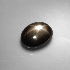 1,75 ctw natürlicher schwarzer Stern-Saphir, Oval Schliff, Lichtundurchlässig