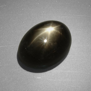 7,55 ctw natürlicher schwarzer Stern-Saphir, Oval Schliff, Lichtundurchlässig