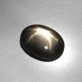 7,08 ctw natürlicher schwarzer Stern-Saphir, Oval Schliff, Lichtundurchlässig
