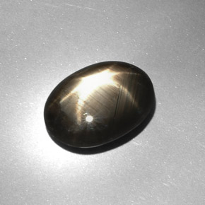 7,08 ctw natürlicher schwarzer Stern-Saphir, Oval Schliff, Lichtundurchlässig