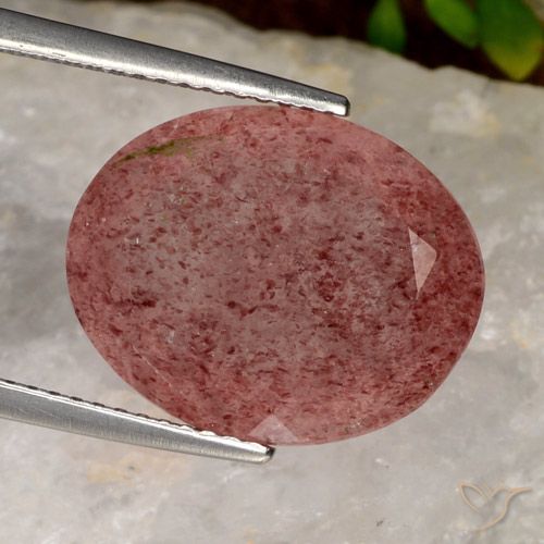 9.55ct Natürlicher Ziegelrot Erdbeerquarz, Oval, Lichtdurchlässig