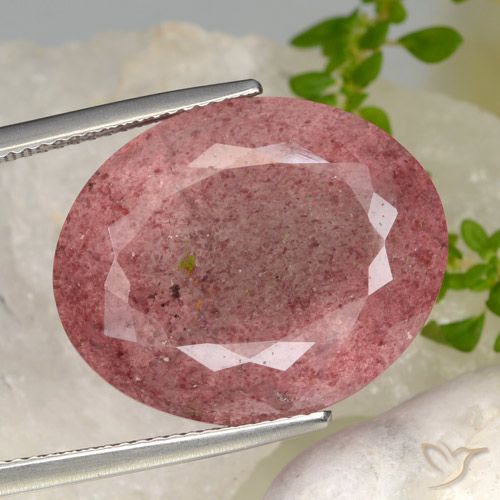 24.85ct Natürlicher tiefrot Erdbeerquarz, Oval, Lichtdurchlässig
