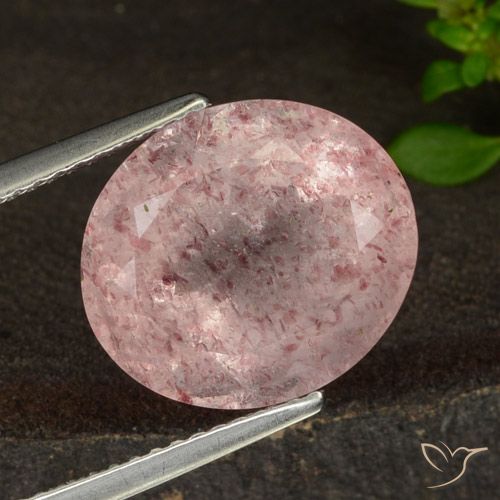 7.37ct Natürlicher hellrosa Erdbeerquarz, Oval, Lichtdurchlässig