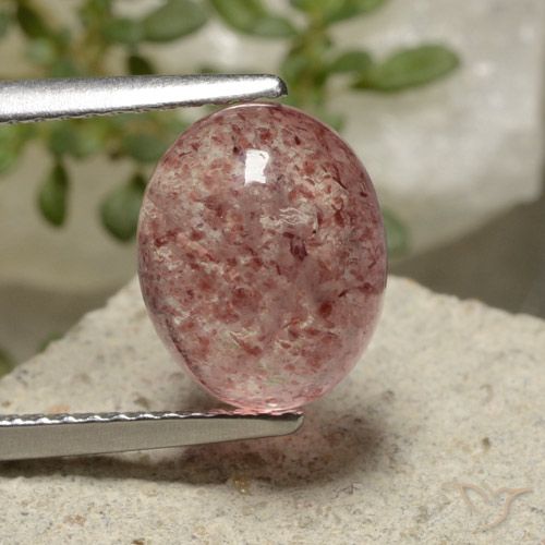 3.67ct Natürlicher rose-rosa Erdbeerquarz, Oval, Lichtdurchlässig