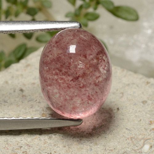 9,17 ctw natürlicher Mittelrosa Erdbeerquarz, Oval, Lichtdurchlässig