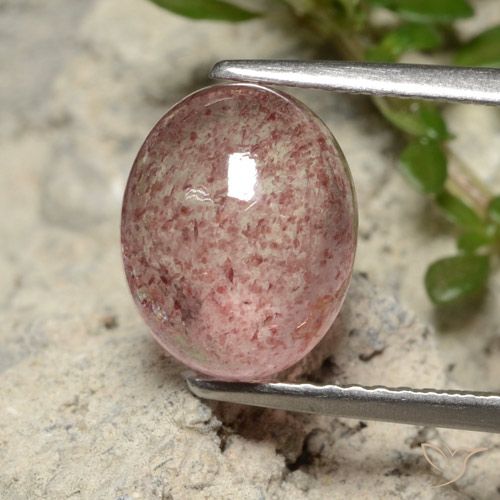 9,17 ctw natürlicher hellrosa Erdbeerquarz, Oval, Lichtdurchlässig