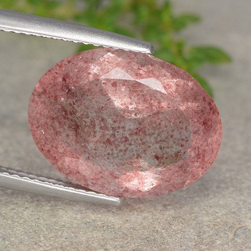 8.25ct Natürlicher Dunkelpink Erdbeerquarz, Oval, Lichtdurchlässig