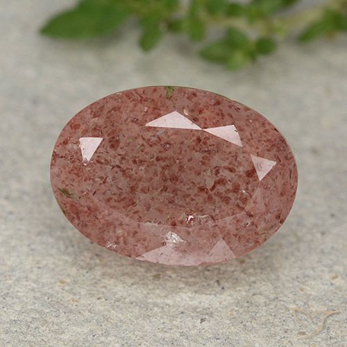 5.80ct Natürlicher Mittelrosa Erdbeerquarz, Oval, Lichtdurchlässig