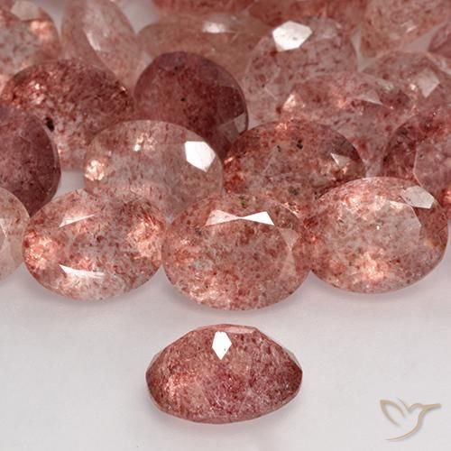 9,17 ctw natürlicher Leuchtend rosa Erdbeerquarz, Oval, Lichtdurchlässig