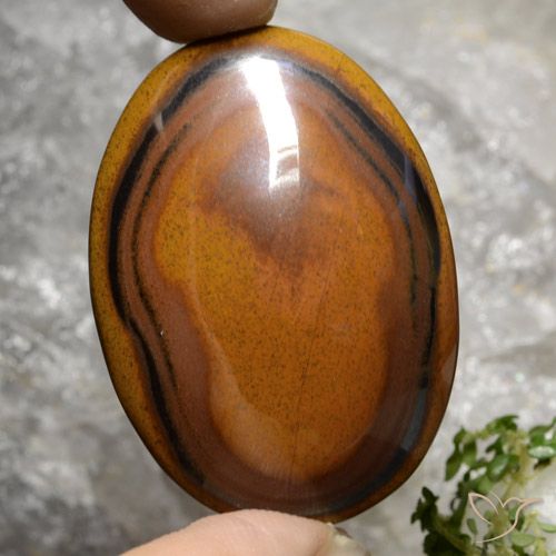 92,65 ctw natürlicher brauner Tiger's Eye, Oval Schliff, Lichtundurchlässig