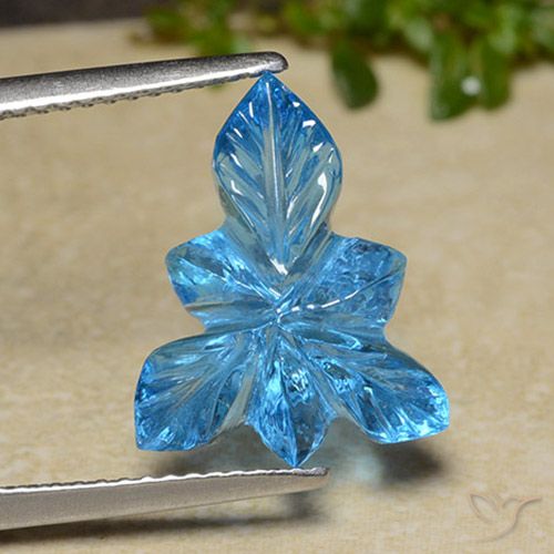 6.80ct Natürlicher Swiss Blue Topas, Blumen-Schliff, Transparent