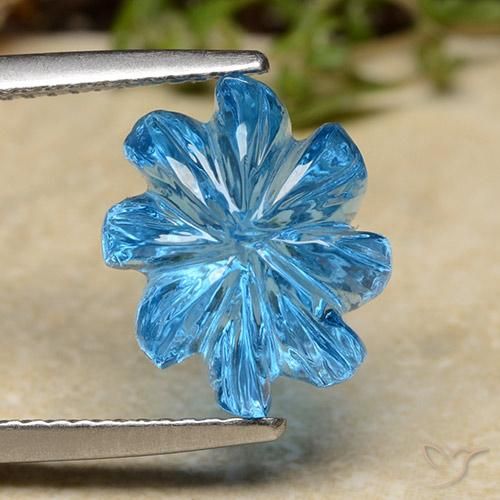 7.62ct Natürlicher Swiss Blue Topas, Blumen-Schliff, Transparent