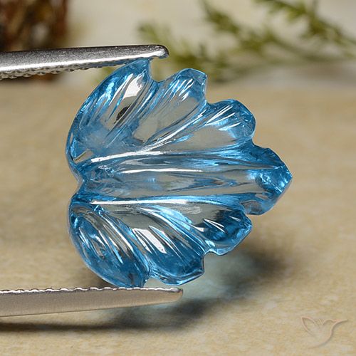 8.71ct Natürlicher Swiss Blue Topas, Blumen-Schliff, Transparent