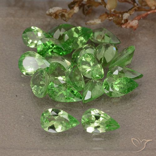 4,77 ct natürliche grüner Tsavorit-Edelsteine, Birnenform, VS
