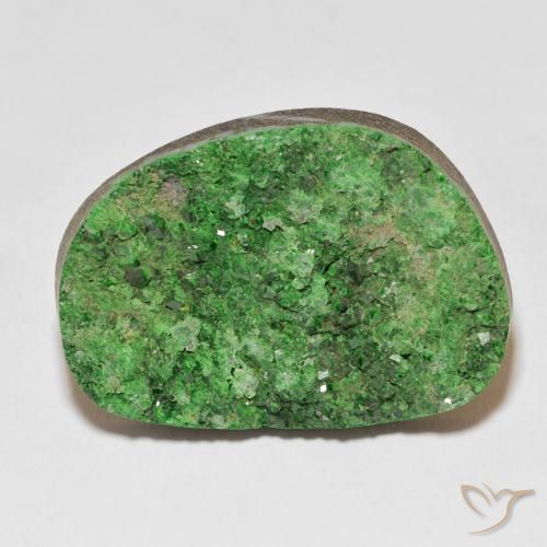 46.78ct Natürlicher Mittelgrün Uwarowit-Granat-Druse, Fantasie, Lichtundurchlässig